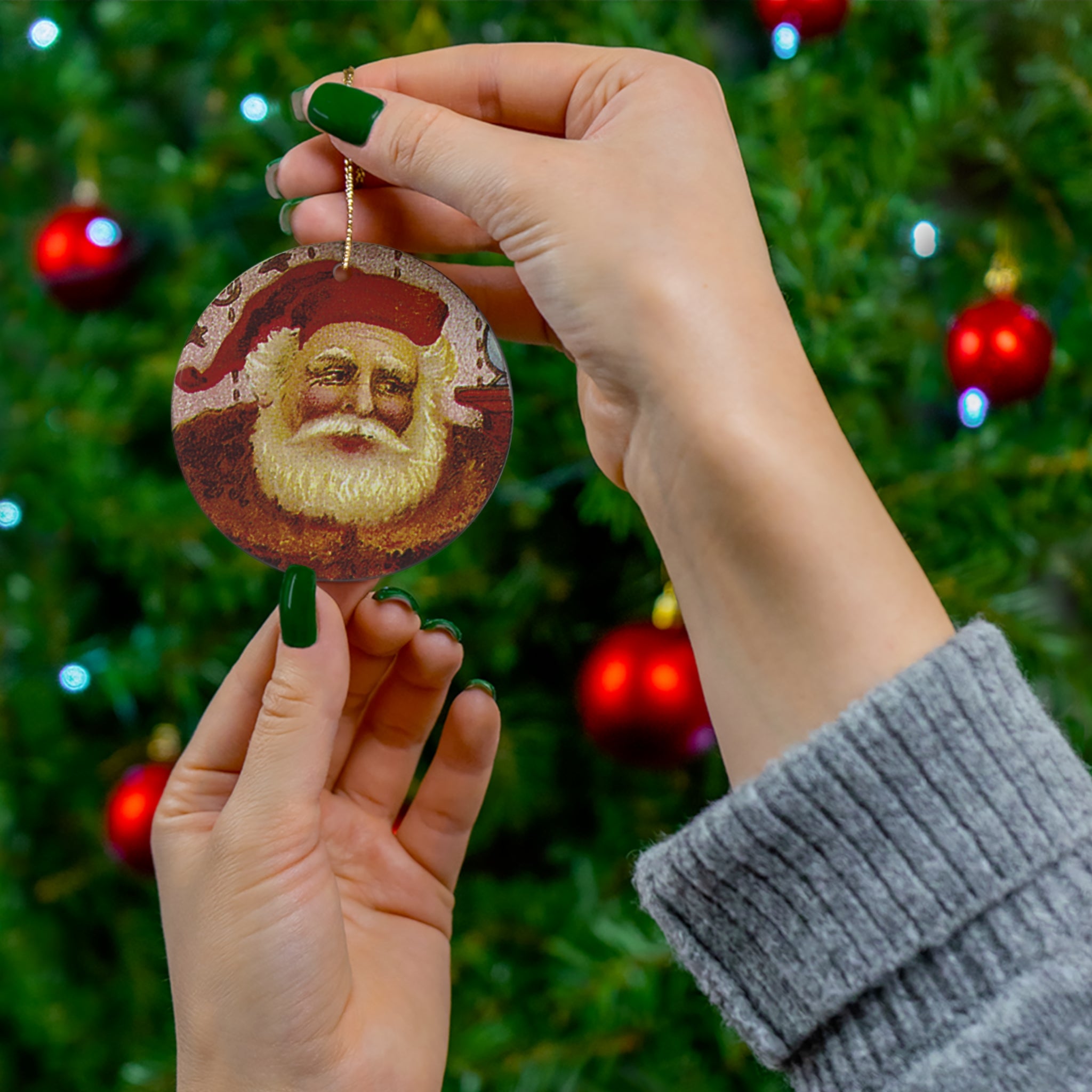 Santa Ceramic Disc Ornament       Item #219099