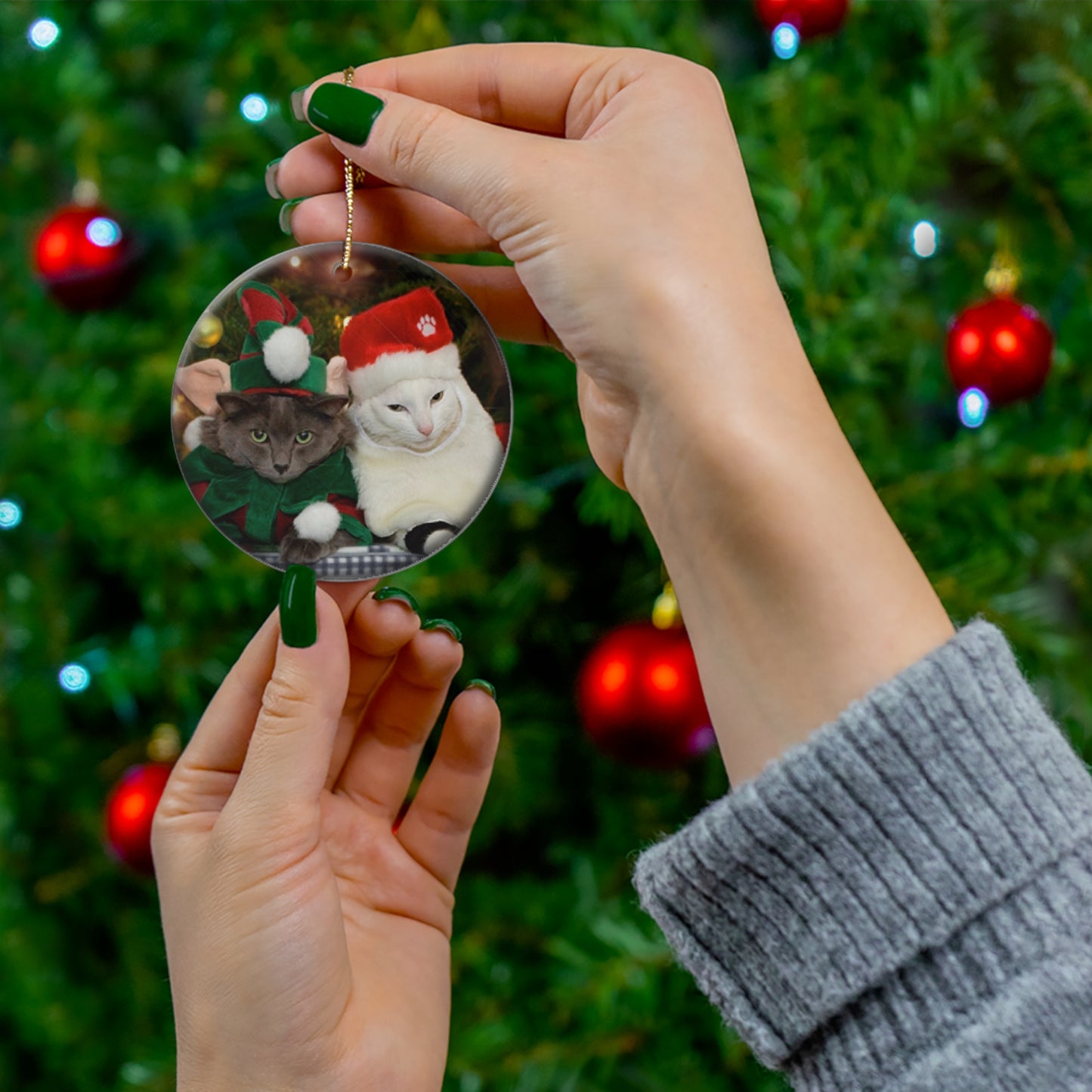 Christmas Cat Ceramic Disc Ornament          Item #3624119