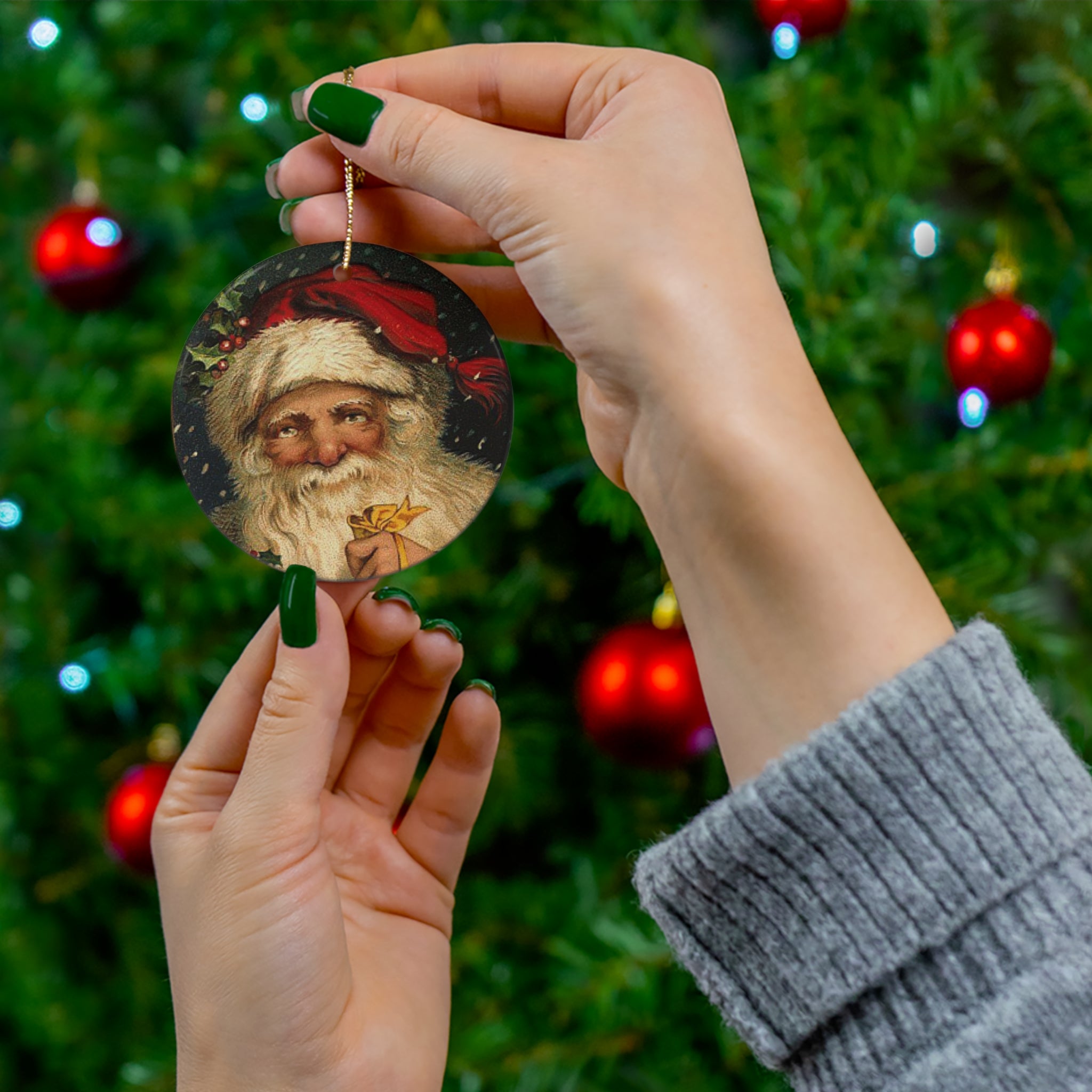 Santa Ceramic Disc Ornament          Item #4510725