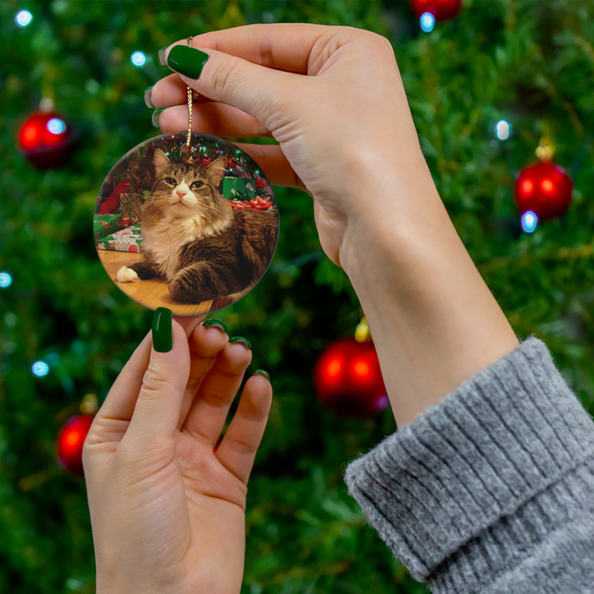 Christmas Kitty Ceramic Disc Ornament        Item #9412078