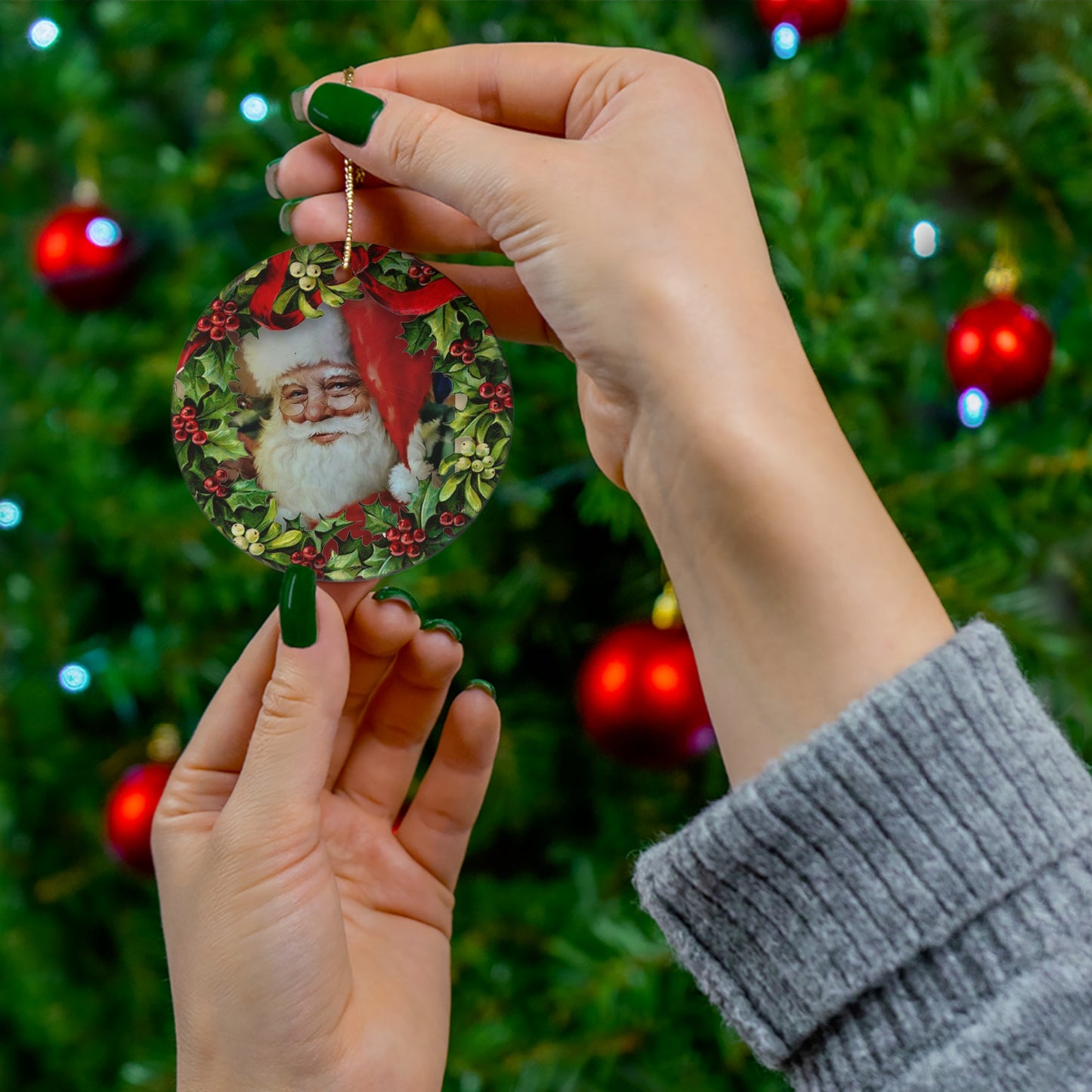 Santa Ceramic Disc Ornament      Item #5005026