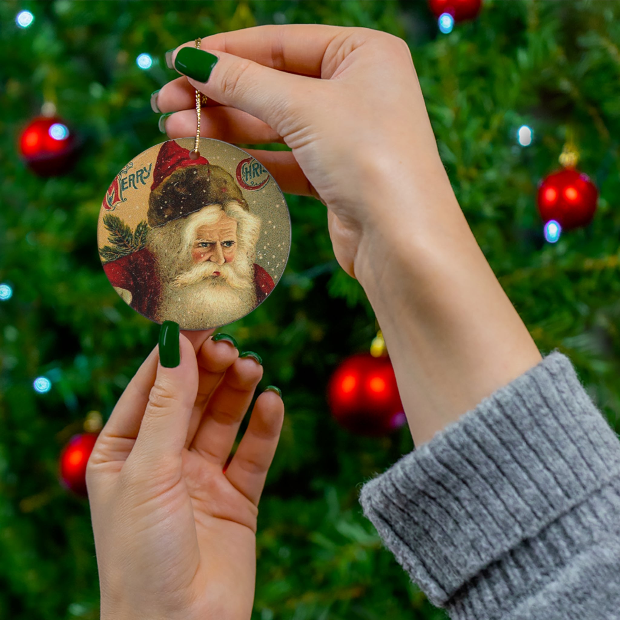 Santa Ceramic Disc Ornament            Item #7728015