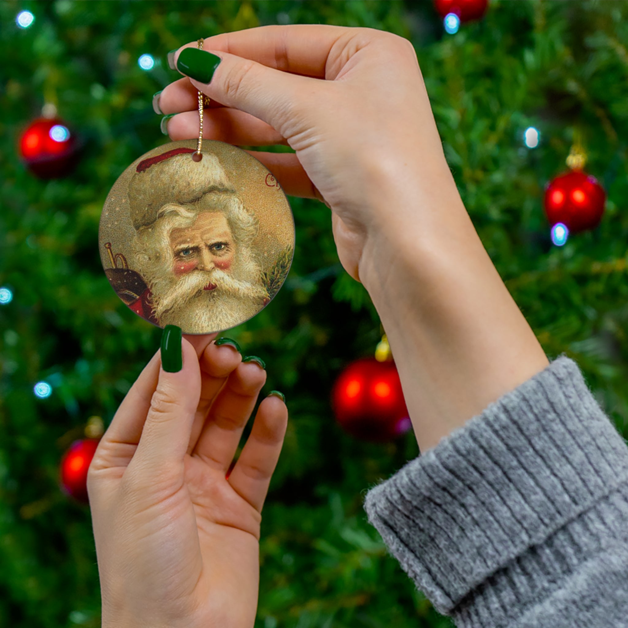 Santa Ceramic Disc Ornament       Item #353636