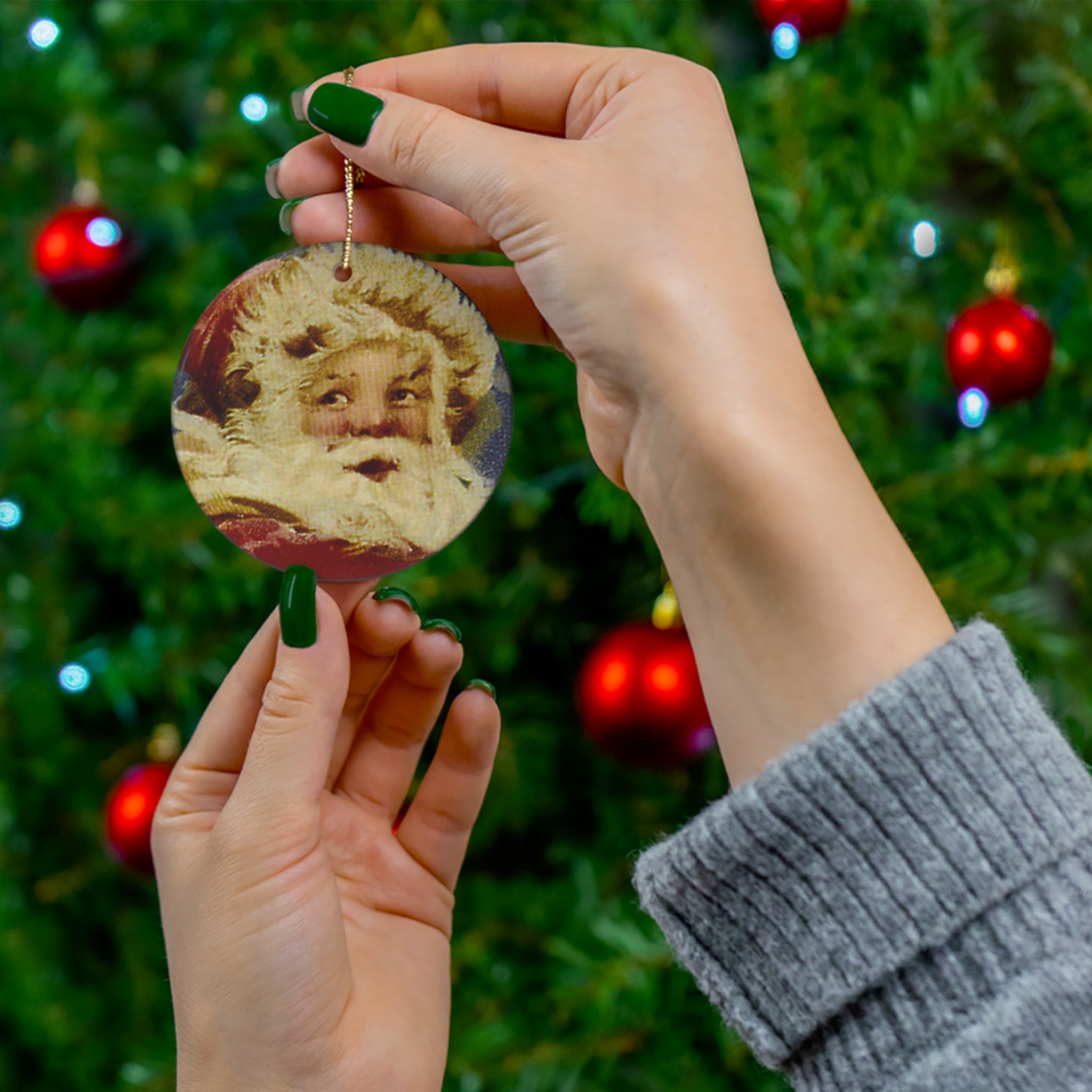Santa Ceramic Disc Ornament        Item #718005