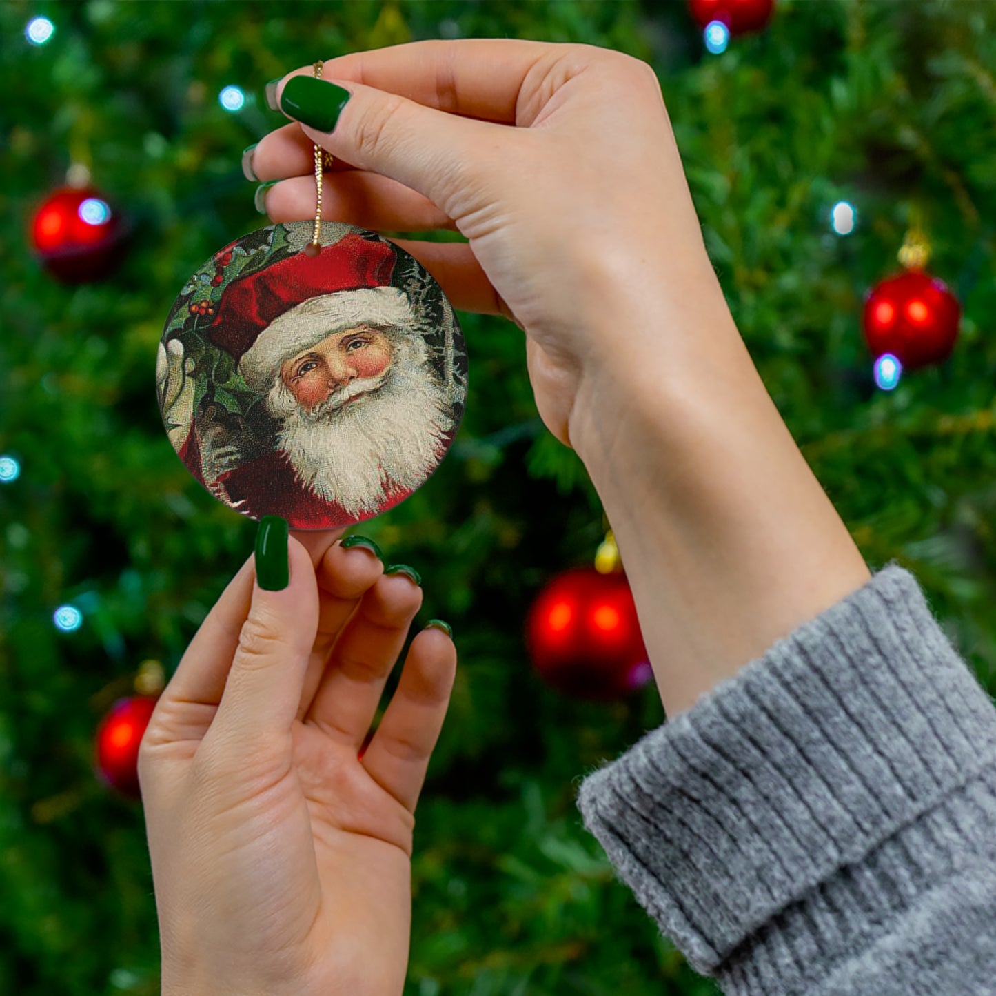 Santa Ceramic Disc Ornament      Item #2318757